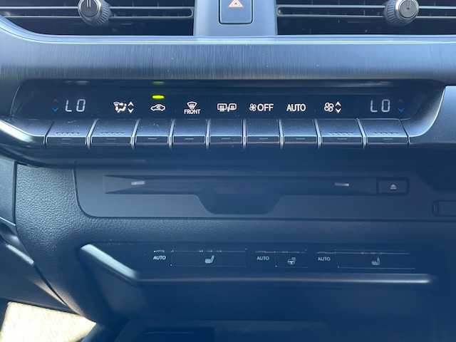 レクサス ＵＸ 250h Fスポーツ 静岡県 2019(令1)年 6万km ホワイトノーヴァガラスフレーク ●純正ナビ/（フルセグ/CD/DVD/Bluetooth）/●全方位カメラ/●アダプティブクルーズコントロール/●プリクラッシュセーフティー/●レーントレーシングアシスト/●後方クリアランスソナー/●インテリジェントパーキングアシスト/●ブラインドスポットモニター/●電動サイドパーキング/●オートブレーキホールド/●LEDヘッドライト/●オートライト/●オートマチックハイビーム/●フォグランプ/●革巻きステアリング/●ステアリングスイッチ/●パドルシフト/●ステアリングヒーター/●電動格納ウインカーミラー/●運転席＆助手席パワーシート/●運転席＆助手席シートヒーター/●運転席シートメモリー/●ETC/●純正フロアマット/●ドアバイザー/●前方ドライブレコーダー/●ISOFIX/●プッシュスタート/●スマートキー/●純正18インチアルミホイール/●W+サイド+カーテンSRS+ABS