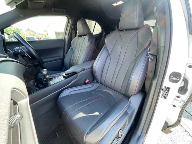 レクサス ＵＸ 250h Fスポーツ 静岡県 2019(令1)年 6万km ホワイトノーヴァガラスフレーク ●純正ナビ/（フルセグ/CD/DVD/Bluetooth）/●全方位カメラ/●アダプティブクルーズコントロール/●プリクラッシュセーフティー/●レーントレーシングアシスト/●後方クリアランスソナー/●インテリジェントパーキングアシスト/●ブラインドスポットモニター/●電動サイドパーキング/●オートブレーキホールド/●LEDヘッドライト/●オートライト/●オートマチックハイビーム/●フォグランプ/●革巻きステアリング/●ステアリングスイッチ/●パドルシフト/●ステアリングヒーター/●電動格納ウインカーミラー/●運転席＆助手席パワーシート/●運転席＆助手席シートヒーター/●運転席シートメモリー/●ETC/●純正フロアマット/●ドアバイザー/●前方ドライブレコーダー/●ISOFIX/●プッシュスタート/●スマートキー/●純正18インチアルミホイール/●W+サイド+カーテンSRS+ABS