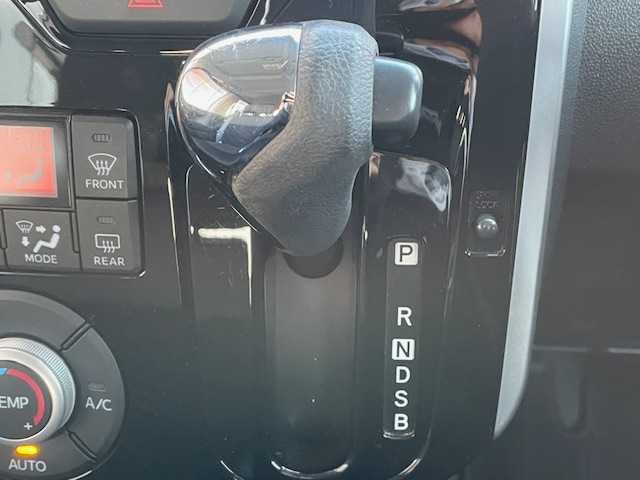 ダイハツ タント カスタム X SA 静岡県 2014(平26)年 10.1万km パール 登録時走行距離１００６３３ｋｍ/プッシュスタート/パワーステアリング/パワーウインドウ/AAC/Bluetooth接続/ETC/バックカメラ/SDナビ/ワンセグ/純正フロアマット/フルフラットシート/ベンチシート/両側パワースライドドア/純正アルミホイール/ホイールABS/横滑り防止装置/盗難防止装置/オートライト/LEDヘッドライト/フォグランプ/純正ドアバイザー/DVD/SD・AM/FM/TV/Bluetooth接続/AUX/iPad