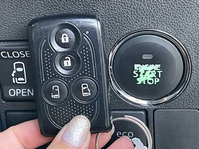 ダイハツ タント カスタム X SA 静岡県 2014(平26)年 10.1万km パール 登録時走行距離１００６３３ｋｍ/プッシュスタート/パワーステアリング/パワーウインドウ/AAC/Bluetooth接続/ETC/バックカメラ/SDナビ/ワンセグ/純正フロアマット/フルフラットシート/ベンチシート/両側パワースライドドア/純正アルミホイール/ホイールABS/横滑り防止装置/盗難防止装置/オートライト/LEDヘッドライト/フォグランプ/純正ドアバイザー/DVD/SD・AM/FM/TV/Bluetooth接続/AUX/iPad