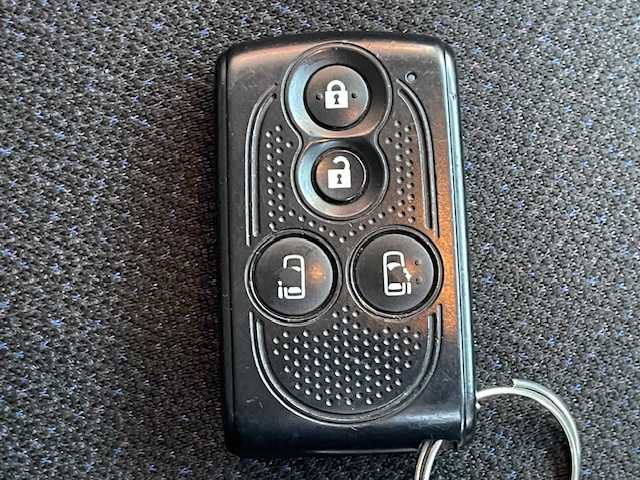 ダイハツ タント カスタム X SA 静岡県 2014(平26)年 10.1万km パール 登録時走行距離１００６３３ｋｍ/プッシュスタート/パワーステアリング/パワーウインドウ/AAC/Bluetooth接続/ETC/バックカメラ/SDナビ/ワンセグ/純正フロアマット/フルフラットシート/ベンチシート/両側パワースライドドア/純正アルミホイール/ホイールABS/横滑り防止装置/盗難防止装置/オートライト/LEDヘッドライト/フォグランプ/純正ドアバイザー/DVD/SD・AM/FM/TV/Bluetooth接続/AUX/iPad