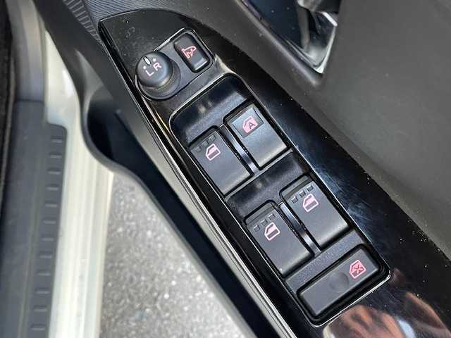 ダイハツ タント カスタム X SA 静岡県 2014(平26)年 10.1万km パール 登録時走行距離１００６３３ｋｍ/プッシュスタート/パワーステアリング/パワーウインドウ/AAC/Bluetooth接続/ETC/バックカメラ/SDナビ/ワンセグ/純正フロアマット/フルフラットシート/ベンチシート/両側パワースライドドア/純正アルミホイール/ホイールABS/横滑り防止装置/盗難防止装置/オートライト/LEDヘッドライト/フォグランプ/純正ドアバイザー/DVD/SD・AM/FM/TV/Bluetooth接続/AUX/iPad