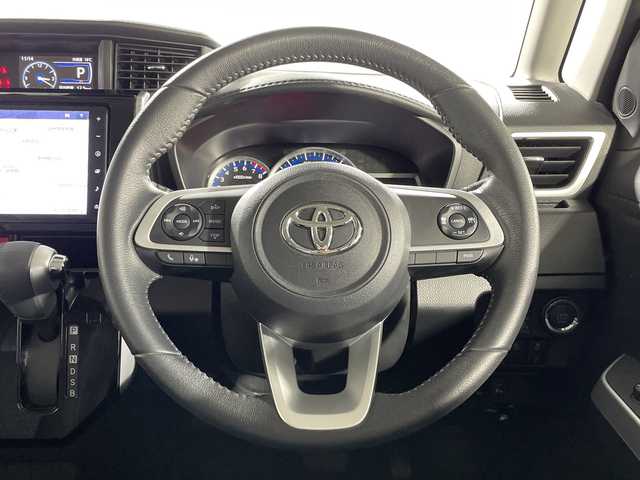 トヨタ ルーミー カスタムG 神奈川県 2023(令5)年 1.1万km レーザーブルークリスタルシャイン トヨタセーフティセンス/純正9型ナビ【NMZN-Y73D】/・BT/フルセグTV/CD/DVD/SD/USB/HDMI/バックカメラ/純正フリップダウンモニター/ETC/前後ドライブレコーダー/電動サイドブレーキ/オートブレーキホールド/アイドリングストップ機能/コーナーセンサー/両側電動スライドドア/革巻きステアリング/ステアリングスイッチ/Autoライト/スマートキー/プッシュスタートボタン/LEDヘッドライト/フォグランプ/電動格納ミラー/ウィンカーミラー/純性フロアマット/純正ドアバイザー/純正14インチアルミホイール