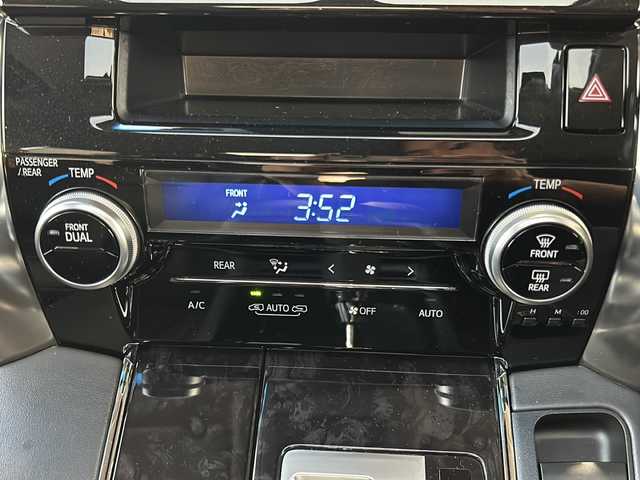 トヨタ アルファード S Cパッケージ 静岡県 2019(平31)年 9.8万km ブラック 純正ナビ/AM/FM/CD/DVD/フルセグTV/SD/Bluetooth/主要装備/・ドライブレコーダー　/・レーダークルーズコントロール　/・バックカメラ　/・ＥＴＣ　/・コーナーセンサー　/・シートヒーター　/・エアシート　/・パワーシート　/・両側パワースライドドア　/・スマートキー　/・レザーシート/・ハンドルヒーター/・シートメモリー/・オットマン/・サンルーフ/・レーンキープ/・衝突軽減システム/・横滑り防止装置/・オートハイビーム/・オートライト/・LEDヘッドライト/・フォグランプ/・プッシュスタート/・純正アルミホイール/・純正フロアマット/・オートホールド/・スペアキー/・カーテンエアバック/・SOSコール/・ステアリングリモコン