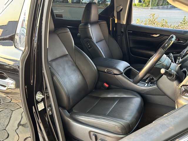 トヨタ アルファード S Cパッケージ 静岡県 2019(平31)年 9.8万km ブラック 純正ナビ/AM/FM/CD/DVD/フルセグTV/SD/Bluetooth/主要装備/・ドライブレコーダー　/・レーダークルーズコントロール　/・バックカメラ　/・ＥＴＣ　/・コーナーセンサー　/・シートヒーター　/・エアシート　/・パワーシート　/・両側パワースライドドア　/・スマートキー　/・レザーシート/・ハンドルヒーター/・シートメモリー/・オットマン/・サンルーフ/・レーンキープ/・衝突軽減システム/・横滑り防止装置/・オートハイビーム/・オートライト/・LEDヘッドライト/・フォグランプ/・プッシュスタート/・純正アルミホイール/・純正フロアマット/・オートホールド/・スペアキー/・カーテンエアバック/・SOSコール/・ステアリングリモコン