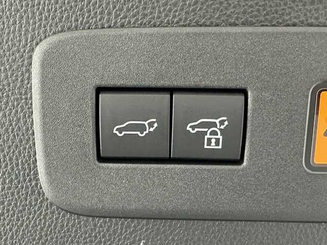 トヨタ ランドクルーザー ２５０ VX 兵庫県 2024(令6)年 0.5万km ブラック 純正12.3型ディスプレイオーディオ(フルセグ/Bluetooth/USB/HDMI/Miracast)/サンルーフ/全方位カメラ/追従型クルーズコントロール/ブラインドスポットモニター/コーナーセンサー/安心降車サポート/黒レザーシート/パワーシート/シートヒーター/エアシート/ステアリングヒーター/ルーフレール/純正18インチアルミホイール/4WD/デジタルインナーミラー/社外フロアマット/ビルトインETC/パワーバックドア/オートライト/オートマチックハイビーム/LEDヘッドライト/LEDフォグライト