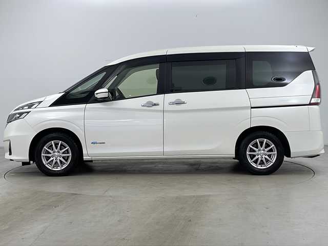 日産 セレナ X Vセレクション 道央・札幌 2017(平29)年 6.9万km ブリリアントホワイトパール ・ワンオーナー/・純正ナビTV&CD&DVD&SD&HDMI/・アラウンドビューモニター/・両側パワースライドドア/・衝突軽減ブレーキ/・クルーズコントロール/・前後コーナーセンサー/・純正フリップダウンモニター/・純正ドライブレコーダー/・ビルトインETC/・ステアリングスイッチ/・HIDヘッドライト/・オートライト/・スマートキー/・スペアキー/・アイドリングストップ/・プッシュスタート/・社外15インチAW