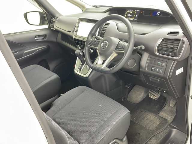 日産 セレナ X Vセレクション 道央・札幌 2017(平29)年 6.9万km ブリリアントホワイトパール ・ワンオーナー/・純正ナビTV&CD&DVD&SD&HDMI/・アラウンドビューモニター/・両側パワースライドドア/・衝突軽減ブレーキ/・クルーズコントロール/・前後コーナーセンサー/・純正フリップダウンモニター/・純正ドライブレコーダー/・ビルトインETC/・ステアリングスイッチ/・HIDヘッドライト/・オートライト/・スマートキー/・スペアキー/・アイドリングストップ/・プッシュスタート/・社外15インチAW