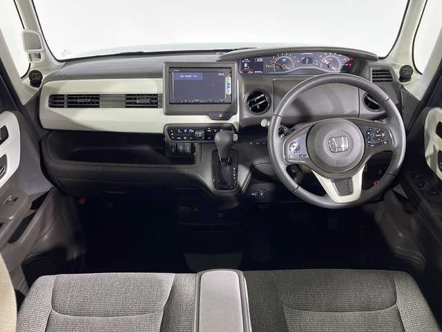 ホンダ Ｎ ＢＯＸ L ターボ 福岡県 2021(令3)年 2.2万km プラチナホワイトパール ・LEDヘッドライト/・コーナーセンサー/・ACC/・Bカメラ/・SDナビ/・シートヒーター（運転席・助手席）/・両側パワースライドドア/・パドルシフト/・レーンキープアシスト/・横滑り防止システム/・衝突軽減ブレーキシステム/・リアサンシェード