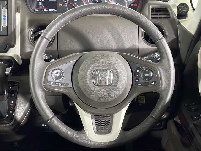ホンダ Ｎ ＢＯＸ L ターボ 福岡県 2021(令3)年 2.2万km プラチナホワイトパール ・LEDヘッドライト/・コーナーセンサー/・ACC/・Bカメラ/・SDナビ/・シートヒーター（運転席・助手席）/・両側パワースライドドア/・パドルシフト/・レーンキープアシスト/・横滑り防止システム/・衝突軽減ブレーキシステム/・リアサンシェード