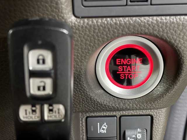 ホンダ Ｎ ＢＯＸ L ターボ 福岡県 2021(令3)年 2.2万km プラチナホワイトパール ・LEDヘッドライト/・コーナーセンサー/・ACC/・Bカメラ/・SDナビ/・シートヒーター（運転席・助手席）/・両側パワースライドドア/・パドルシフト/・レーンキープアシスト/・横滑り防止システム/・衝突軽減ブレーキシステム/・リアサンシェード