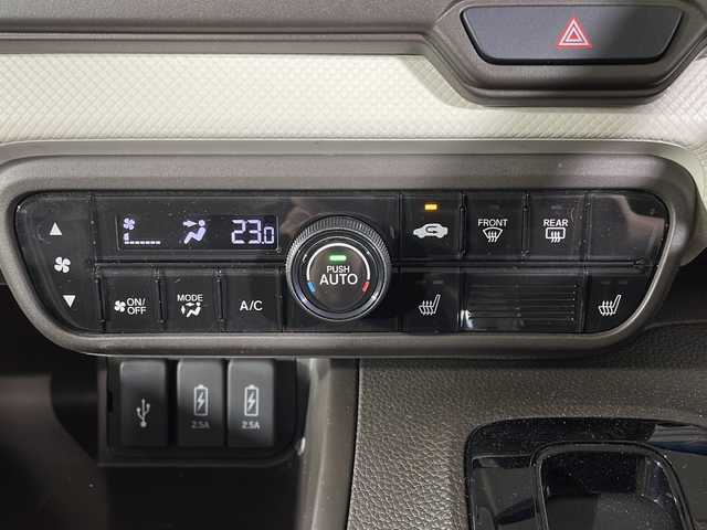 ホンダ Ｎ ＢＯＸ L ターボ 福岡県 2021(令3)年 2.2万km プラチナホワイトパール ・LEDヘッドライト/・コーナーセンサー/・ACC/・Bカメラ/・SDナビ/・シートヒーター（運転席・助手席）/・両側パワースライドドア/・パドルシフト/・レーンキープアシスト/・横滑り防止システム/・衝突軽減ブレーキシステム/・リアサンシェード