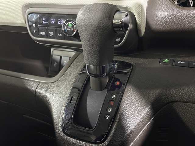 ホンダ Ｎ ＢＯＸ L ターボ 福岡県 2021(令3)年 2.2万km プラチナホワイトパール ・LEDヘッドライト/・コーナーセンサー/・ACC/・Bカメラ/・SDナビ/・シートヒーター（運転席・助手席）/・両側パワースライドドア/・パドルシフト/・レーンキープアシスト/・横滑り防止システム/・衝突軽減ブレーキシステム/・リアサンシェード