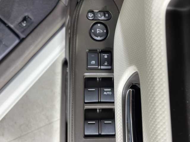 ホンダ Ｎ ＢＯＸ L ターボ 福岡県 2021(令3)年 2.2万km プラチナホワイトパール ・LEDヘッドライト/・コーナーセンサー/・ACC/・Bカメラ/・SDナビ/・シートヒーター（運転席・助手席）/・両側パワースライドドア/・パドルシフト/・レーンキープアシスト/・横滑り防止システム/・衝突軽減ブレーキシステム/・リアサンシェード