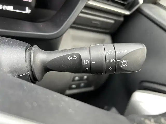 トヨタ ライズ Z 埼玉県 2020(令2)年 4.3万km シャイニングホワイトパール ワンオーナー/純正ディスプレイオーディオ(TV/AM/FM/BT/Apple CarPlay)/アダプティブクルーズコントロール/・車間制御/・低速制御/レーンキープコントロール/SMART STOP/ブラインドスポットモニター/リヤクロストラフィックアラート/パノラミックビューモニター/アダプティブドライビングビーム/ビルドインETC2.0/前後ドラレコ/全方位カメラ/プッシュスタート/スマートキー×2/前席ヒートシーター/純正フロアマット/純正ドアバイザー/純正アルミホイール/TRDフルエアロ/電動格納ミラー/後席エアバッグ/車両/ディスプレイオーディオ　取扱説明書/保証書