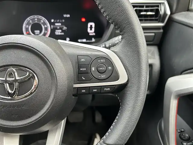 トヨタ ライズ Z 埼玉県 2020(令2)年 4.3万km シャイニングホワイトパール ワンオーナー/純正ディスプレイオーディオ(TV/AM/FM/BT/Apple CarPlay)/アダプティブクルーズコントロール/・車間制御/・低速制御/レーンキープコントロール/SMART STOP/ブラインドスポットモニター/リヤクロストラフィックアラート/パノラミックビューモニター/アダプティブドライビングビーム/ビルドインETC2.0/前後ドラレコ/全方位カメラ/プッシュスタート/スマートキー×2/前席ヒートシーター/純正フロアマット/純正ドアバイザー/純正アルミホイール/TRDフルエアロ/電動格納ミラー/後席エアバッグ/車両/ディスプレイオーディオ　取扱説明書/保証書