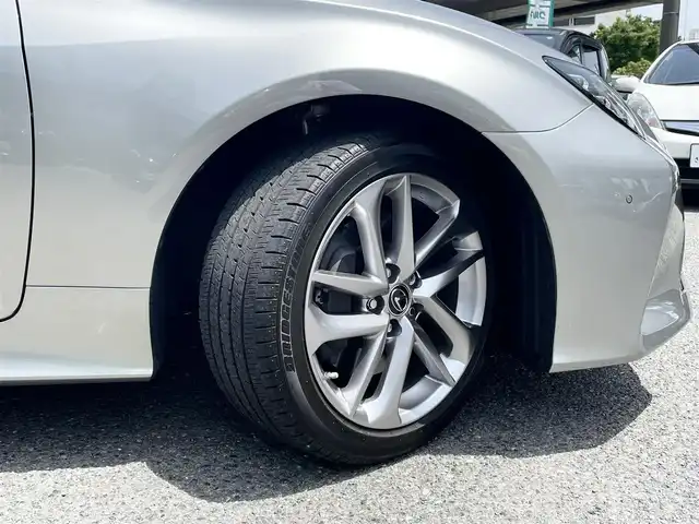 レクサス ＲＣ 300h バージョンL 神奈川県 2019(令1)年 3.2万km ソニックチタニウム ワンオーナー				/純正メーカーSDナビ/フルセグTV		/SD/CD/DVD/SDREC/BT		//USB/AUX		/バックカメラ　ビルトインETC【2.0】		/サンルーフ　レザーシート		/シートヒーター/ベンチレーター		/フロントパワーシート【運転席メモリー付】	/レーンディパーチャーアラート	/ブラインドスポットアシスト	/プリクラッシュセーフティー		/レーダークルーズコントロール			/オートマチックハイビーム	/コーナーセンサー　LEDヘッドライト				/ハンドルヒーター	純正18AW	/保証書　取説　ナビ取説/純正エンジンスターター/スマートキー×2 カードキー×1