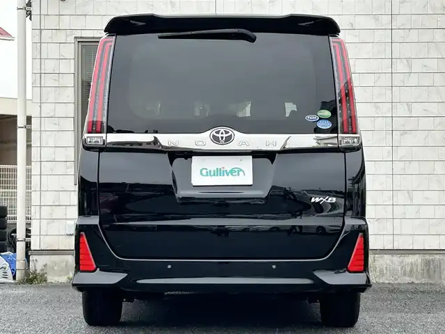 トヨタ ノア Si ダブルバイビーⅡ 福岡県 2019(平31)年 4.3万km ブラック MODELLISTAエアロ（フロント、サイド）/純正10インチメモリナビ【NSZN-Z68T】/　（FM/AM/HDMI/CD/DVD/Bluetooth/フルセグTV）/バックカメラ/純正12インチフリップダウンモニター(リモコン付)【V12T-R68C】/トヨタセーフティーセンス/・プリクラッシュセーフティー/・レーントレーシングサポート/・レーダークルーズコントロール/・レーンディパーチャーアラート/・オートマッチックハイビーム/・パーキングサポートブレーキ/・先行車発進アラーム/クリアランスソナー/横滑り防止装置/盗難防止装置/オートライト/純正16インチアルミホイール/黒ハーフレザーシート/両側パワースライドドア/ナビ連動純正ドライブレコーダー【DRT-C68A】/ビルトインETC/アイドリングストップ/ドアバイザー/プッシュスタート/純正フロアマット/ISOFIX/2.1A電源プラグ×2/スペアキー×1/保証書/取扱説明書/ナビ取扱説明書/ETC取扱説明書