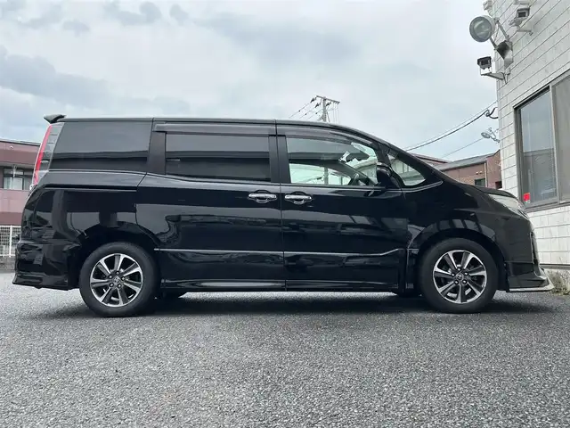 トヨタ ノア Si ダブルバイビーⅡ 福岡県 2019(平31)年 4.3万km ブラック MODELLISTAエアロ（フロント、サイド）/純正10インチメモリナビ【NSZN-Z68T】/　（FM/AM/HDMI/CD/DVD/Bluetooth/フルセグTV）/バックカメラ/純正12インチフリップダウンモニター(リモコン付)【V12T-R68C】/トヨタセーフティーセンス/・プリクラッシュセーフティー/・レーントレーシングサポート/・レーダークルーズコントロール/・レーンディパーチャーアラート/・オートマッチックハイビーム/・パーキングサポートブレーキ/・先行車発進アラーム/クリアランスソナー/横滑り防止装置/盗難防止装置/オートライト/純正16インチアルミホイール/黒ハーフレザーシート/両側パワースライドドア/ナビ連動純正ドライブレコーダー【DRT-C68A】/ビルトインETC/アイドリングストップ/ドアバイザー/プッシュスタート/純正フロアマット/ISOFIX/2.1A電源プラグ×2/スペアキー×1/保証書/取扱説明書/ナビ取扱説明書/ETC取扱説明書