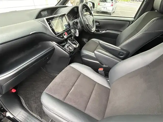 トヨタ ノア Si ダブルバイビーⅡ 福岡県 2019(平31)年 4.3万km ブラック MODELLISTAエアロ（フロント、サイド）/純正10インチメモリナビ【NSZN-Z68T】/　（FM/AM/HDMI/CD/DVD/Bluetooth/フルセグTV）/バックカメラ/純正12インチフリップダウンモニター(リモコン付)【V12T-R68C】/トヨタセーフティーセンス/・プリクラッシュセーフティー/・レーントレーシングサポート/・レーダークルーズコントロール/・レーンディパーチャーアラート/・オートマッチックハイビーム/・パーキングサポートブレーキ/・先行車発進アラーム/クリアランスソナー/横滑り防止装置/盗難防止装置/オートライト/純正16インチアルミホイール/黒ハーフレザーシート/両側パワースライドドア/ナビ連動純正ドライブレコーダー【DRT-C68A】/ビルトインETC/アイドリングストップ/ドアバイザー/プッシュスタート/純正フロアマット/ISOFIX/2.1A電源プラグ×2/スペアキー×1/保証書/取扱説明書/ナビ取扱説明書/ETC取扱説明書
