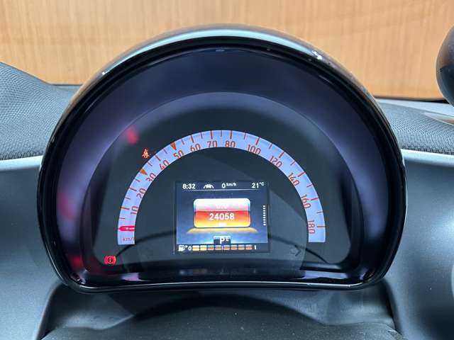 スマート ＭＣＣ スマート フォーフォー BRABUSスポーツ 千葉県 2018(平30)年 2.4万km クリスタルホワイト パノラマルーフ　/クルーズコントロール　/黒革シート　/シートヒーター　/ナビ　/ＴＶ/キーレス　/パドルシフト　/レーンキーピングアシスト　/ＢＲＡＢＵＳパーキングブレーキハンド　/アンビエントライト　/ＥＴＣ