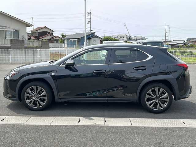 レクサス ＵＸ 250h Fスポーツ 香川県 2020(令2)年 7.3万km グラファイトブラックガラスフレーク サンルーフ/電動リアゲート/BSM/SEA/LTA/RCTA/純正ナビ/・フルセグ/・DVD再生機能/・Bluetooth/スペアキーあり/パワーシート【Ｄ＋Ｎ】/シートシーター【Ｄ＋Ｎ】/ステアリングヒーター/バックモニター/ETC2.0/スマートキー/プッシュスタート/LEDライト/オートライト/オートマチックハイビーム/純正アルミホイール/取り扱い説明書