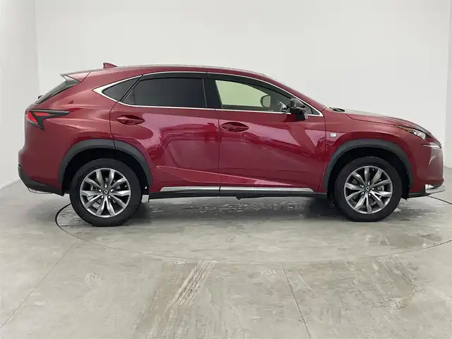 レクサス ＮＸ 200t Fスポーツ 愛知県 2015(平27)年 6.8万km レッドマイカクリスタルシャイン 三眼LEDヘッドライト/純正ナビ（フルセグ、CD、DVD、Bluetooth）/Bカメラ/ETC2.0/シートヒーター、エアシート（D+N)/ハンドルヒーター/パワーシート（D+N)/ドラレコ前方/本革シート/100V電源/パワーバックドア/オートライト/USB/電子パーキング/オートホールド/フォグライト/社外フロアマット/純正アルミホイール/スマートキー/横滑り防止装置