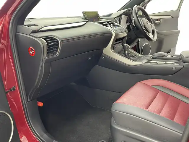 レクサス ＮＸ 200t Fスポーツ 愛知県 2015(平27)年 6.8万km レッドマイカクリスタルシャイン 三眼LEDヘッドライト/純正ナビ（フルセグ、CD、DVD、Bluetooth）/Bカメラ/ETC2.0/シートヒーター、エアシート（D+N)/ハンドルヒーター/パワーシート（D+N)/ドラレコ前方/本革シート/100V電源/パワーバックドア/オートライト/USB/電子パーキング/オートホールド/フォグライト/社外フロアマット/純正アルミホイール/スマートキー/横滑り防止装置