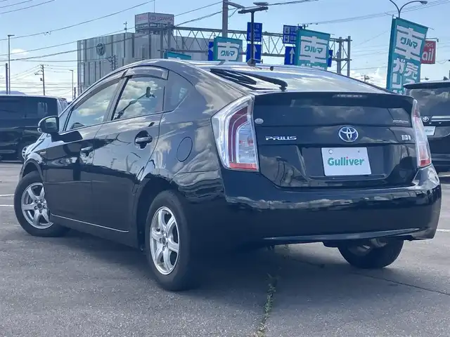 トヨタ プリウス S 道南・函館 2014(平26)年 6.8万km ブラック ・純正ナビ/・エンジンスターター/・バックカメラ/・寒冷地仕様/・ＥＴＣ/・オートライト/・純正フロアマット/・ドアバイザー/・カーテンエアバック/・スマートキー/・プッシュスタート