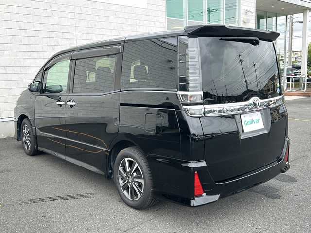 トヨタ ヴォクシー ZS 茨城県 2018(平30)年 7.6万km ブラック 純正エアロ/純正ナビ　CD/DVD/ワンセグ　後席用モニター/バックカメラ　/両側パワスラ/LEDオートライト/クルコン/アイドリングストップ/スマートキー/ETC2.0