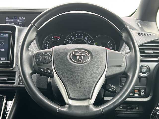 トヨタ ヴォクシー ZS 茨城県 2018(平30)年 7.6万km ブラック 純正エアロ/純正ナビ　CD/DVD/ワンセグ　後席用モニター/バックカメラ　/両側パワスラ/LEDオートライト/クルコン/アイドリングストップ/スマートキー/ETC2.0