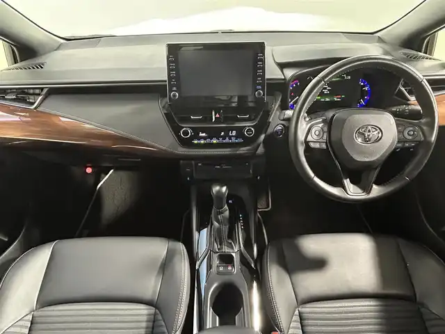 トヨタ カローラツーリング ハイブリッド ダブルバイビー 大阪府 2020(令2)年 2.7万km ブラックマイカ ディプレイオーディオ（ナビ有／ＣＤ／ＤＶＤ／Ｂｌｕｅｔｏｏｔｈ）　ＢＳＭ　衝突軽減　レーンアシアスト　レーダークルーズ　バックカメラ　オートホールド　クリアランスソナー　ビルトインＥＴＣ　ドラレコ