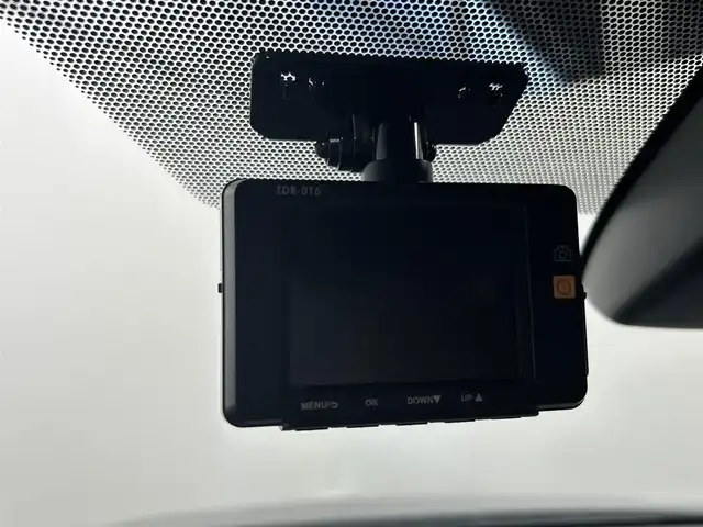 トヨタ カローラツーリング ハイブリッド ダブルバイビー 大阪府 2020(令2)年 2.7万km ブラックマイカ ディプレイオーディオ（ナビ有／ＣＤ／ＤＶＤ／Ｂｌｕｅｔｏｏｔｈ）　ＢＳＭ　衝突軽減　レーンアシアスト　レーダークルーズ　バックカメラ　オートホールド　クリアランスソナー　ビルトインＥＴＣ　ドラレコ
