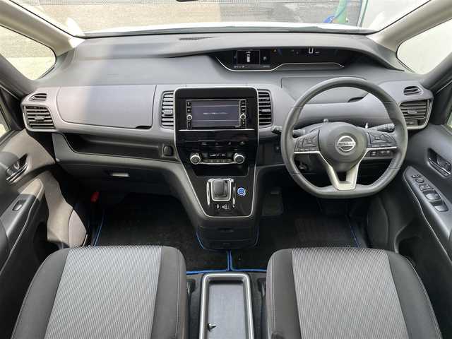 日産 セレナ e－パワー ハイウェイスター V 東京都 2020(令2)年 6.9万km ブリリアントホワイトパール 純正ナビ/アラウンドビュー/天吊モニター/エマージェンシーブレーキ/車線逸脱警報/ソナー/クルーズコントロール/ハンズフリーオートスライドドア/ＥＴＣ/ドライブレコーダー/ステアリングスイッチ