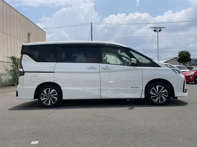 日産 セレナ e－パワー ハイウェイスター V 東京都 2020(令2)年 6.9万km ブリリアントホワイトパール 純正ナビ/アラウンドビュー/天吊モニター/エマージェンシーブレーキ/車線逸脱警報/ソナー/クルーズコントロール/ハンズフリーオートスライドドア/ＥＴＣ/ドライブレコーダー/ステアリングスイッチ