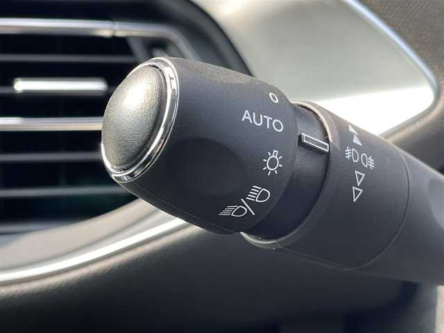 プジョー ３０８ ロードトリップ ブルーHDi 三重県 2021(令3)年 1万km パール ＡＣＣ/デジタルメーター/アクティブセーフティブレーキ/レーンキープアシスト/バックカメラ/専用アルカンターラシート /アップルカープレイ/アンドロイドオート/専用フロアマット/前後ドライブレコーダー/社外レーダー/パドルシフト