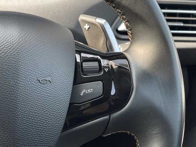 プジョー ３０８ ロードトリップ ブルーHDi 三重県 2021(令3)年 1万km パール ＡＣＣ/デジタルメーター/アクティブセーフティブレーキ/レーンキープアシスト/バックカメラ/専用アルカンターラシート /アップルカープレイ/アンドロイドオート/専用フロアマット/前後ドライブレコーダー/社外レーダー/パドルシフト