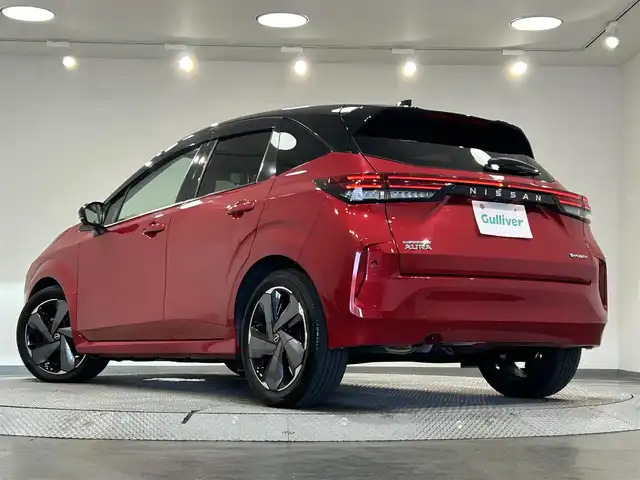 日産 オーラ G 愛知県 2023(令5)年 0.6万km ガーネットレッド/スーパーブラック 2トーン 純正９インチディスプレイナビ　/（Bluetooth/フルセグTV/CarPlay/USB/HDMI/AM/FM)/ＢＯＳＥサウンド　/プロパイロット　/ワイヤレス充電　/ＳＯＳコール　/アラウンドビューモニター　/エマージェンシーブレーキ　/ビルトインＥＴＣ２．０　/ドライブレコーダー　/デジタルインナーミラー　/ＬＥＤヘッドライト/LEDフォグランプ/ブラインドスポットモニター（BSW)/コーナーセンサー/車線逸脱警報/ハンドル支援/純正フロアマット