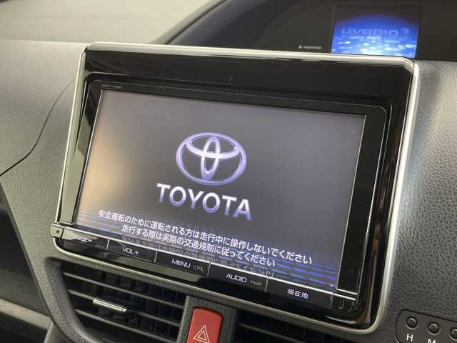トヨタ ノア ハイブリッド G 新潟県 2014(平26)年 9万km ホワイトパールクリスタルシャイン 純正メモリナビ【NSZT-Y64T】/　フルセグTV/Bluetooth/CD/DVD/フリップダウンモニター/クルーズコントロール/両側パワースライドドア/前席シートヒーター/前後ドライブレコーダー/バックモニター/ビルトインETC/レザー調シートカバー/レザーステアリング/ステアリングスイッチ/横滑り防止装置/オートライト