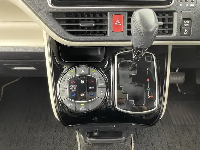 トヨタ ノア Si ダブルバイビーⅡ 大分県 2019(平31)年 7.6万km ホワイトパールクリスタルシャイン 純正9インチメモリナビ/(CD/DVD/BT/フルセグTV)/純正フリップダウンモニター/バックカメラ/両側パワースライドドア/ハーフレザーシート/スマートキー/プッシュスタート/ETC/電格ミラー/ウィンカーミラー/オートライト/フォグランプ/LEDヘッドライト/クルーズコントロール/クリアランスソナー/ドライブレコーダー/ステアリングスイッチ/革巻きステリング/純正16インチアルミホイール/ドアバイザー/フロアマット