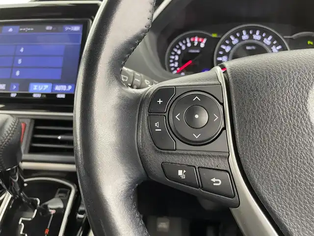 トヨタ ノア Si ダブルバイビーⅡ 大分県 2019(平31)年 7.6万km ホワイトパールクリスタルシャイン 純正9インチメモリナビ/(CD/DVD/BT/フルセグTV)/純正フリップダウンモニター/バックカメラ/両側パワースライドドア/ハーフレザーシート/スマートキー/プッシュスタート/ETC/電格ミラー/ウィンカーミラー/オートライト/フォグランプ/LEDヘッドライト/クルーズコントロール/クリアランスソナー/ドライブレコーダー/ステアリングスイッチ/革巻きステリング/純正16インチアルミホイール/ドアバイザー/フロアマット