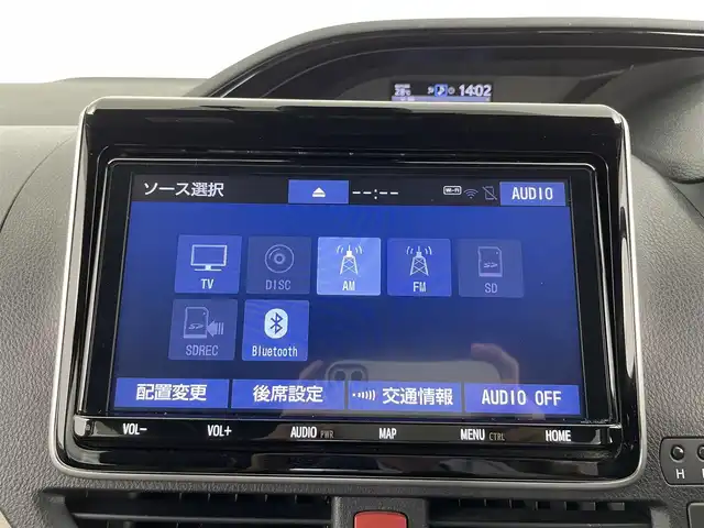 トヨタ ノア Si ダブルバイビーⅡ 大分県 2019(平31)年 7.6万km ホワイトパールクリスタルシャイン 純正9インチメモリナビ/(CD/DVD/BT/フルセグTV)/純正フリップダウンモニター/バックカメラ/両側パワースライドドア/ハーフレザーシート/スマートキー/プッシュスタート/ETC/電格ミラー/ウィンカーミラー/オートライト/フォグランプ/LEDヘッドライト/クルーズコントロール/クリアランスソナー/ドライブレコーダー/ステアリングスイッチ/革巻きステリング/純正16インチアルミホイール/ドアバイザー/フロアマット