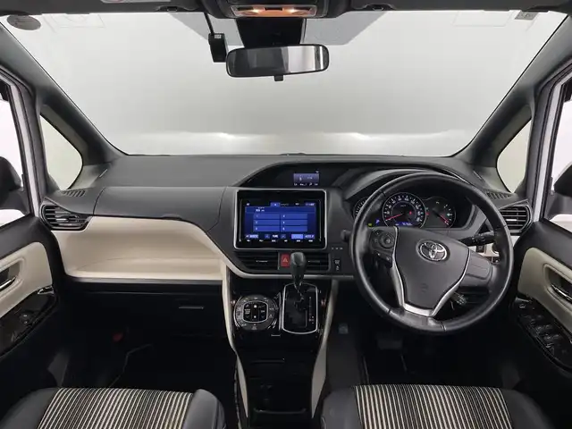 トヨタ ノア Si ダブルバイビーⅡ 大分県 2019(平31)年 7.6万km ホワイトパールクリスタルシャイン 純正9インチメモリナビ/(CD/DVD/BT/フルセグTV)/純正フリップダウンモニター/バックカメラ/両側パワースライドドア/ハーフレザーシート/スマートキー/プッシュスタート/ETC/電格ミラー/ウィンカーミラー/オートライト/フォグランプ/LEDヘッドライト/クルーズコントロール/クリアランスソナー/ドライブレコーダー/ステアリングスイッチ/革巻きステリング/純正16インチアルミホイール/ドアバイザー/フロアマット