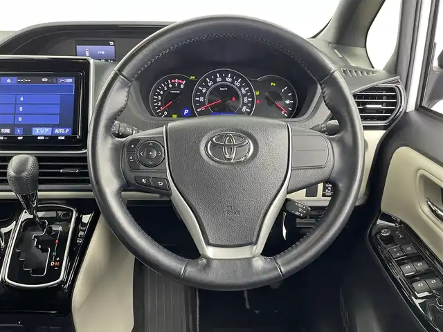 トヨタ ノア Si ダブルバイビーⅡ 大分県 2019(平31)年 7.6万km ホワイトパールクリスタルシャイン 純正9インチメモリナビ/(CD/DVD/BT/フルセグTV)/純正フリップダウンモニター/バックカメラ/両側パワースライドドア/ハーフレザーシート/スマートキー/プッシュスタート/ETC/電格ミラー/ウィンカーミラー/オートライト/フォグランプ/LEDヘッドライト/クルーズコントロール/クリアランスソナー/ドライブレコーダー/ステアリングスイッチ/革巻きステリング/純正16インチアルミホイール/ドアバイザー/フロアマット