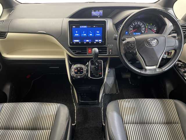 トヨタ ノア Si ダブルバイビーⅡ 愛媛県 2019(平31)年 7.6万km ホワイトパールクリスタルシャイン 純正9インチメモリナビ/(CD/DVD/BT/フルセグTV)/純正フリップダウンモニター/バックカメラ/両側パワースライドドア/ハーフレザーシート/スマートキー/プッシュスタート/ETC/電格ミラー/ウィンカーミラー/オートライト/フォグランプ/LEDヘッドライト/クルーズコントロール/クリアランスソナー/ドライブレコーダー/ステアリングスイッチ/革巻きステリング/純正16インチアルミホイール/ドアバイザー/純正フロアマット