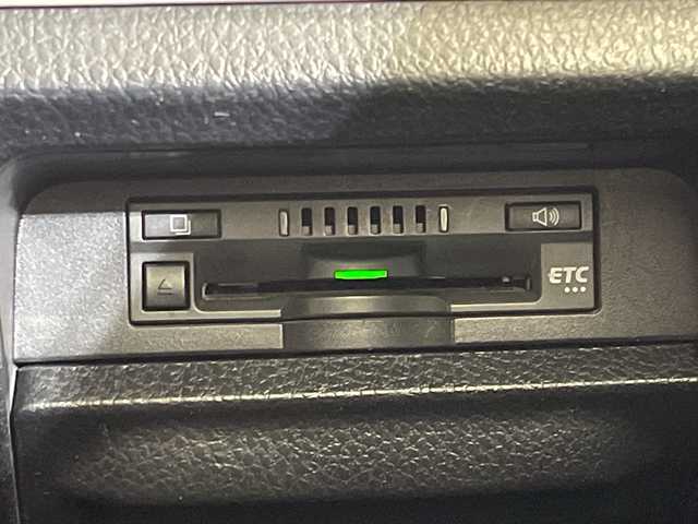 トヨタ ノア Si ダブルバイビーⅡ 愛媛県 2019(平31)年 7.6万km ホワイトパールクリスタルシャイン 純正9インチメモリナビ/(CD/DVD/BT/フルセグTV)/純正フリップダウンモニター/バックカメラ/両側パワースライドドア/ハーフレザーシート/スマートキー/プッシュスタート/ETC/電格ミラー/ウィンカーミラー/オートライト/フォグランプ/LEDヘッドライト/クルーズコントロール/クリアランスソナー/ドライブレコーダー/ステアリングスイッチ/革巻きステリング/純正16インチアルミホイール/ドアバイザー/純正フロアマット