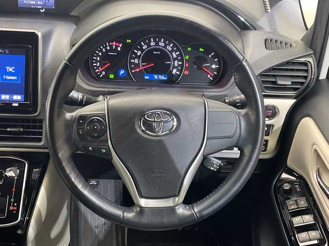 トヨタ ノア Si ダブルバイビーⅡ 愛媛県 2019(平31)年 7.6万km ホワイトパールクリスタルシャイン 純正9インチメモリナビ/(CD/DVD/BT/フルセグTV)/純正フリップダウンモニター/バックカメラ/両側パワースライドドア/ハーフレザーシート/スマートキー/プッシュスタート/ETC/電格ミラー/ウィンカーミラー/オートライト/フォグランプ/LEDヘッドライト/クルーズコントロール/クリアランスソナー/ドライブレコーダー/ステアリングスイッチ/革巻きステリング/純正16インチアルミホイール/ドアバイザー/純正フロアマット