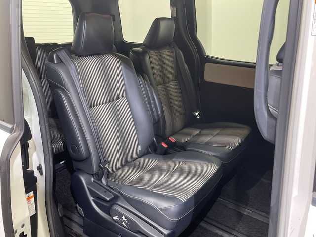 トヨタ ノア Si ダブルバイビーⅡ 愛媛県 2019(平31)年 7.6万km ホワイトパールクリスタルシャイン 純正9インチメモリナビ/(CD/DVD/BT/フルセグTV)/純正フリップダウンモニター/バックカメラ/両側パワースライドドア/ハーフレザーシート/スマートキー/プッシュスタート/ETC/電格ミラー/ウィンカーミラー/オートライト/フォグランプ/LEDヘッドライト/クルーズコントロール/クリアランスソナー/ドライブレコーダー/ステアリングスイッチ/革巻きステリング/純正16インチアルミホイール/ドアバイザー/純正フロアマット