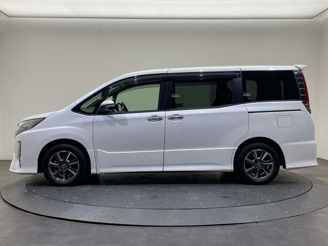 トヨタ ノア Si ダブルバイビーⅡ 愛媛県 2019(平31)年 7.6万km ホワイトパールクリスタルシャイン 純正9インチメモリナビ/(CD/DVD/BT/フルセグTV)/純正フリップダウンモニター/バックカメラ/両側パワースライドドア/ハーフレザーシート/スマートキー/プッシュスタート/ETC/電格ミラー/ウィンカーミラー/オートライト/フォグランプ/LEDヘッドライト/クルーズコントロール/クリアランスソナー/ドライブレコーダー/ステアリングスイッチ/革巻きステリング/純正16インチアルミホイール/ドアバイザー/純正フロアマット