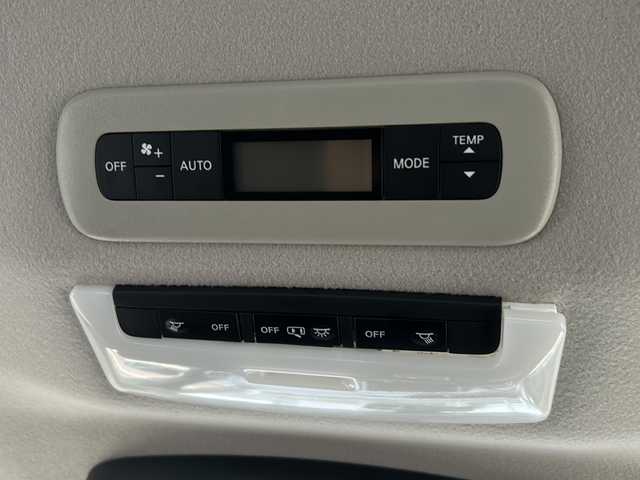 日産 セレナ e－パワー ハイウェイスター V 静岡県 2021(令3)年 1.7万km ダイヤモンドブラック 純正ナビ/・FM/AM/・Bluetooth/・CD/DVD/・SD/フルセグTV/主要装備/・プロパイロット/・後席フリップダウンモニター/・アラウンドビューモニター/・デジタルインナーミラー/・両側パワスラ/・エマージェンシーブレーキ/・サイドカーテンエアバッグ/・ドラレコ/・運転席+助手席シートヒーター/・後席エアコン/・ステアリングヒーター